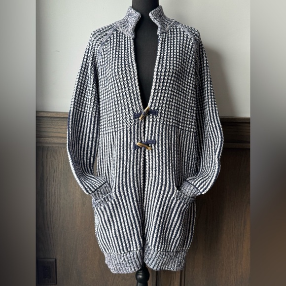 GAP Sweaters - GAP Navy and White Knit Sweater toggle buttons cozy XXL EUC